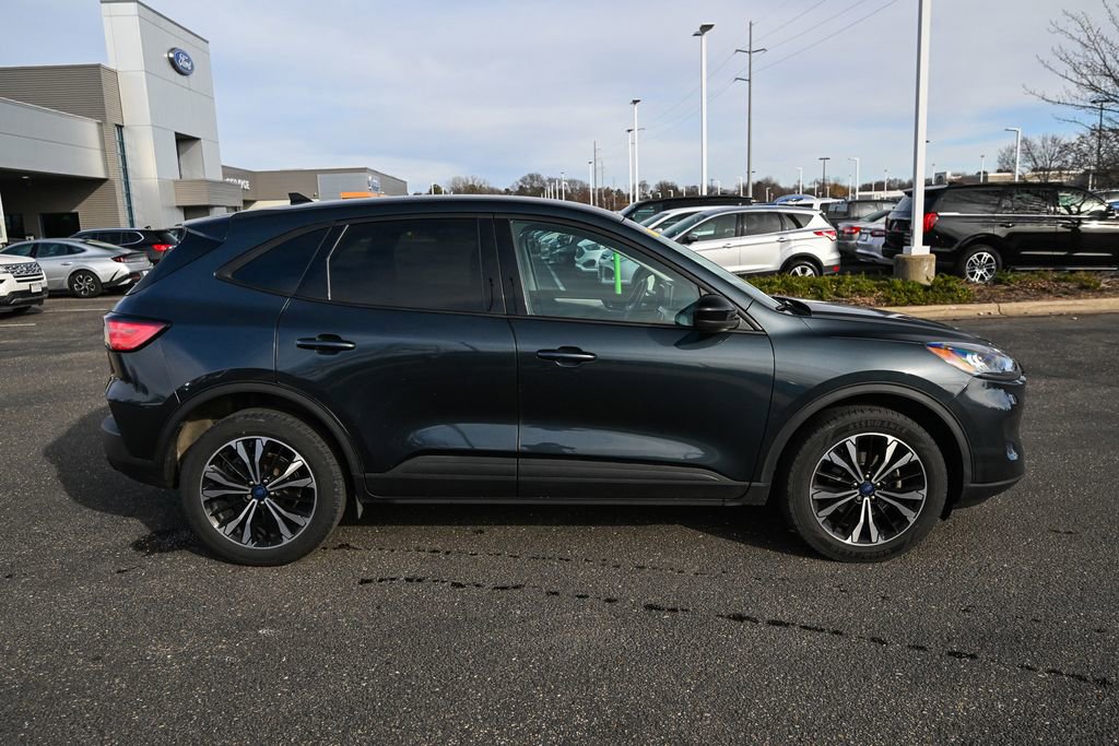 Certified 2022 Ford Escape SE w/ SE Sport Appearance Package AWD/4WD image 3