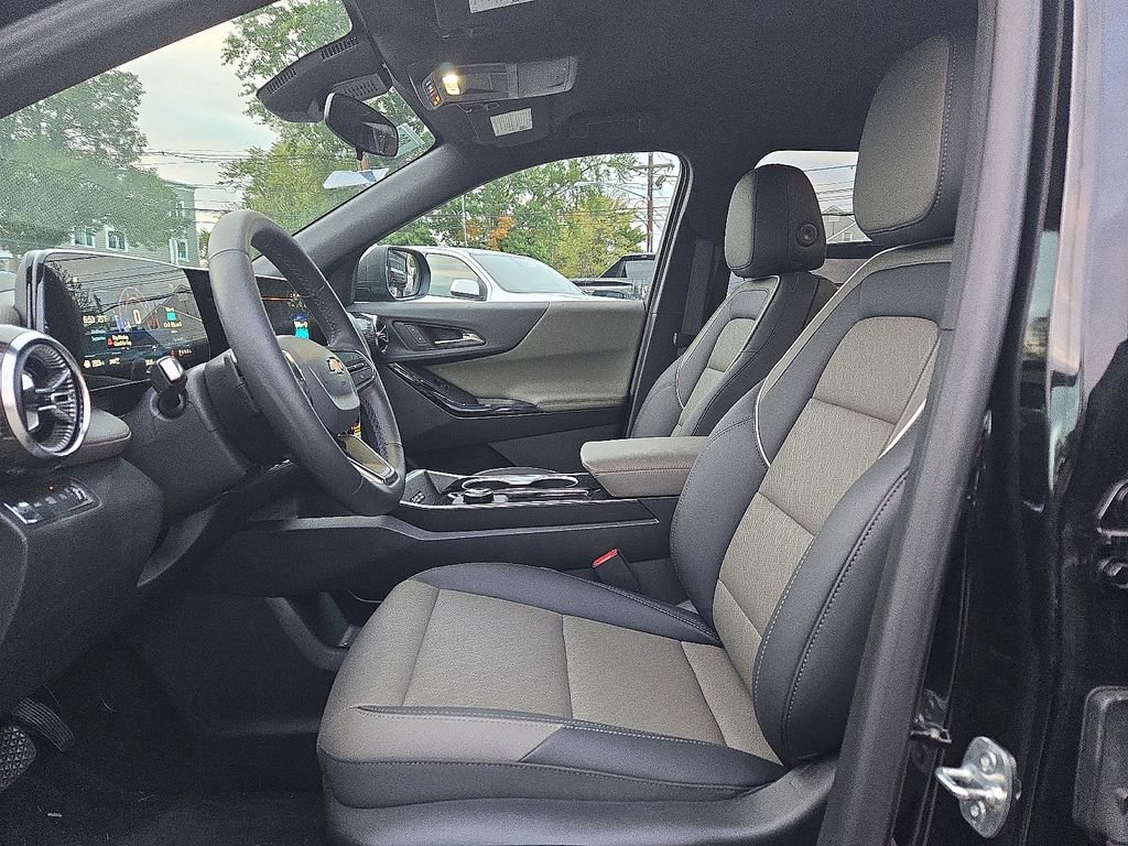 Used 2026 Chevrolet Equinox LT w/ Convenience Package II image 19