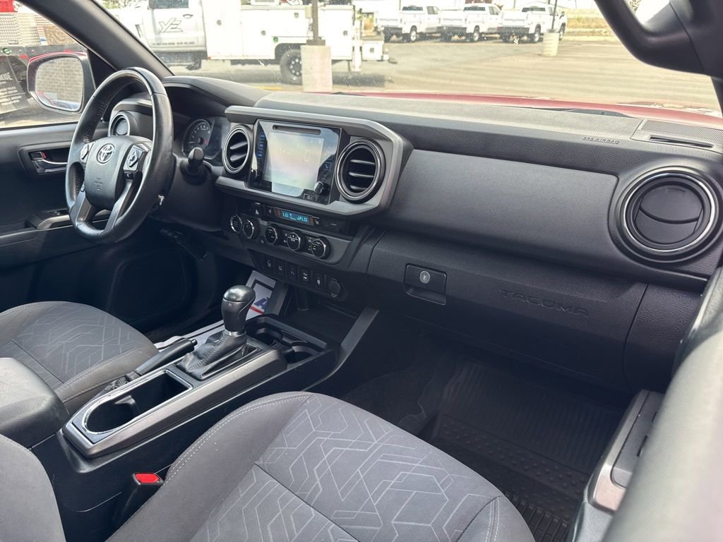 Used 2017 Toyota Tacoma TRD Off-Road AWD/4WD image 34