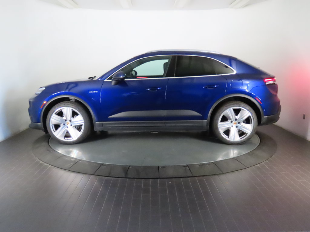 Used 2024 Porsche Macan 4 Electric AWD/4WD image 2
