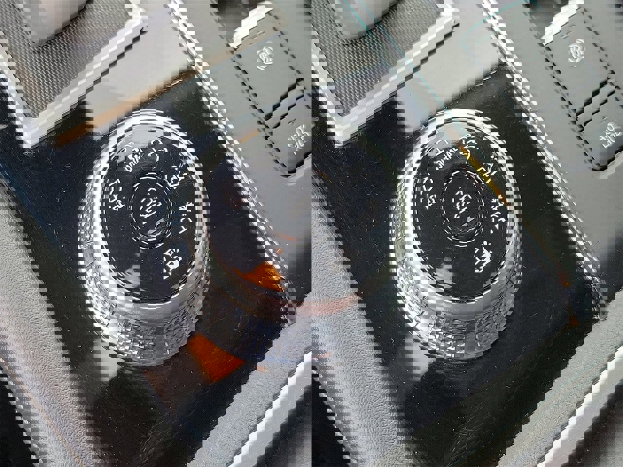 Used 2024 Mitsubishi Outlander SE image 29