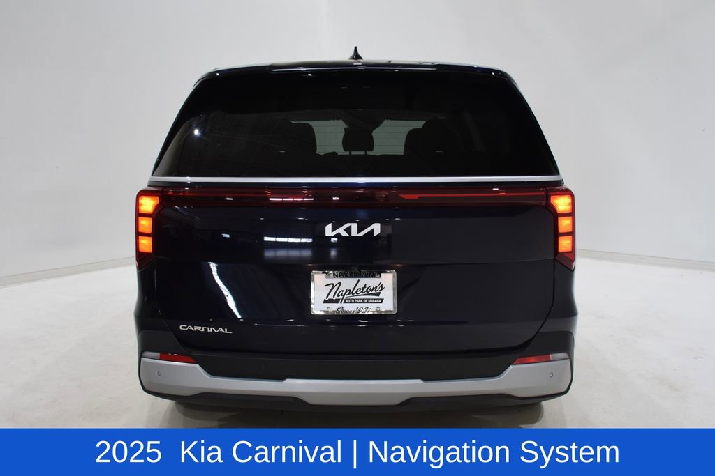Used 2025 Kia Carnival image 5