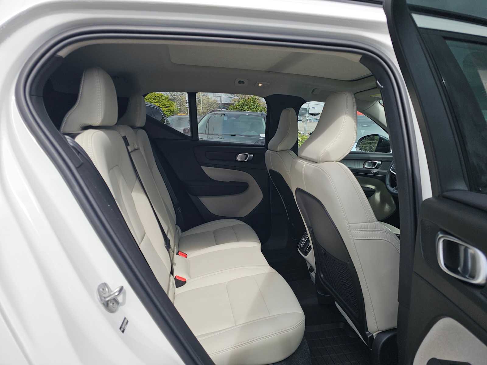 Used 2026 Volvo XC40 B5 Plus w/ Protection Package Premier image 11