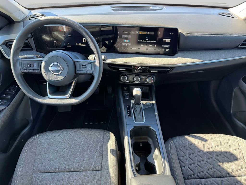 Used 2025 Nissan Kicks SV image 13