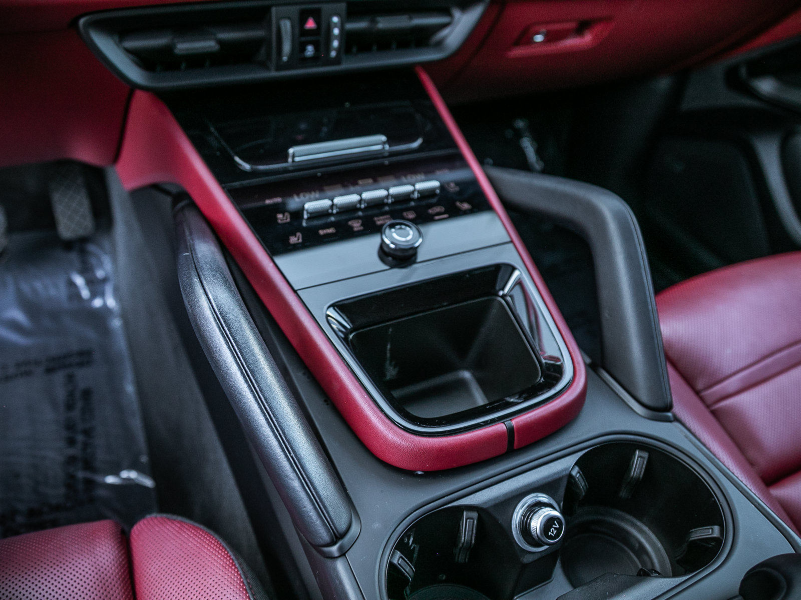 Certified 2025 Porsche Cayenne E-Hybrid Coupe AWD/4WD image 15