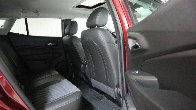 Used 2024 Chevrolet Trax LT w/ Sunroof Package image 11