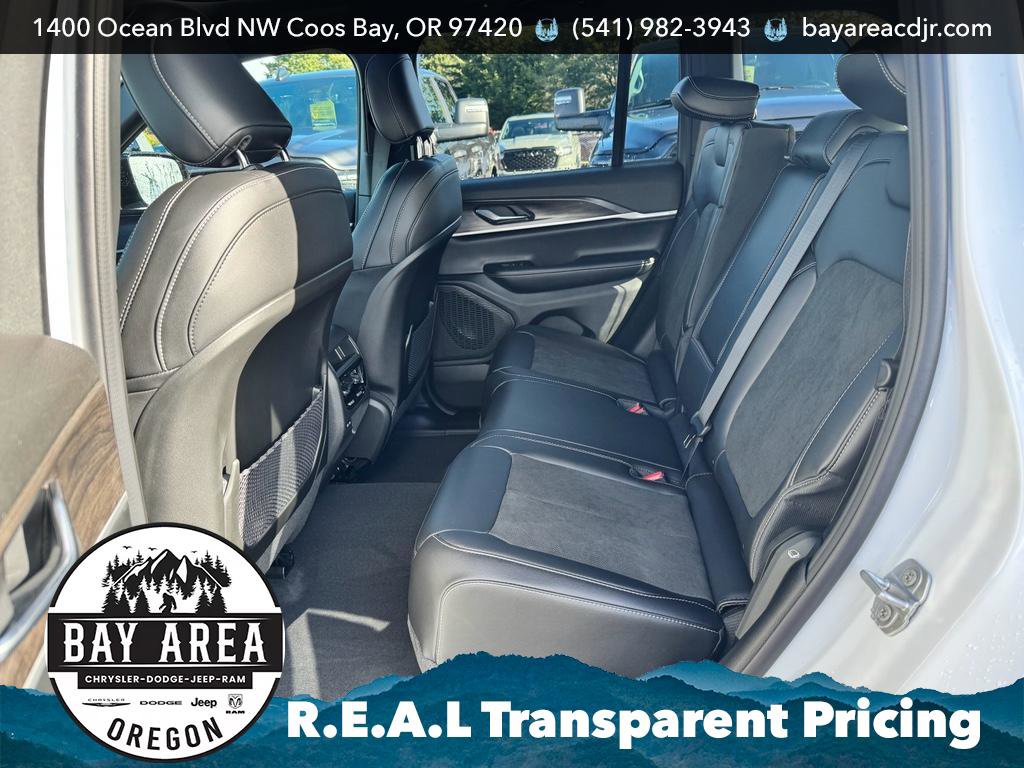 New 2026 Jeep Grand Cherokee Altitude image 17