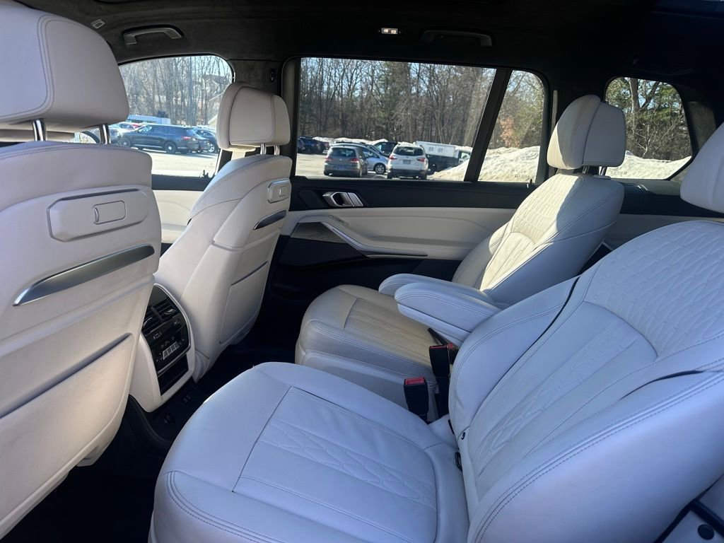 Used 2024 BMW X7 M60i w/ Climate Comfort Package image 19