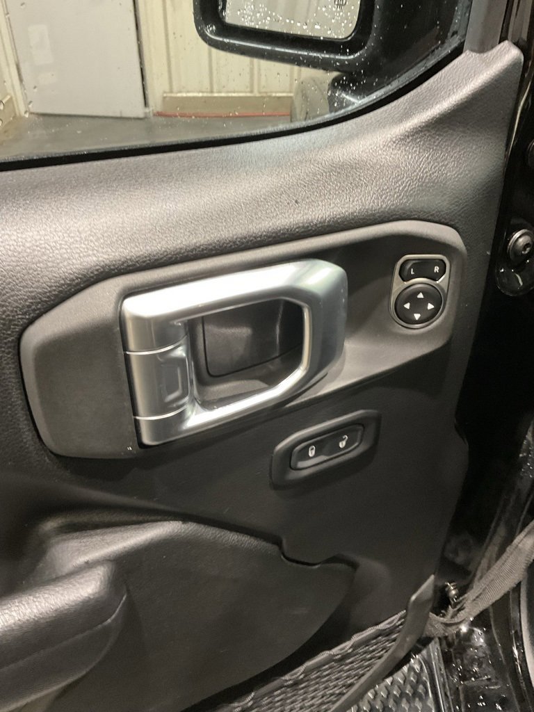 Used 2023 Jeep Gladiator Willys image 7