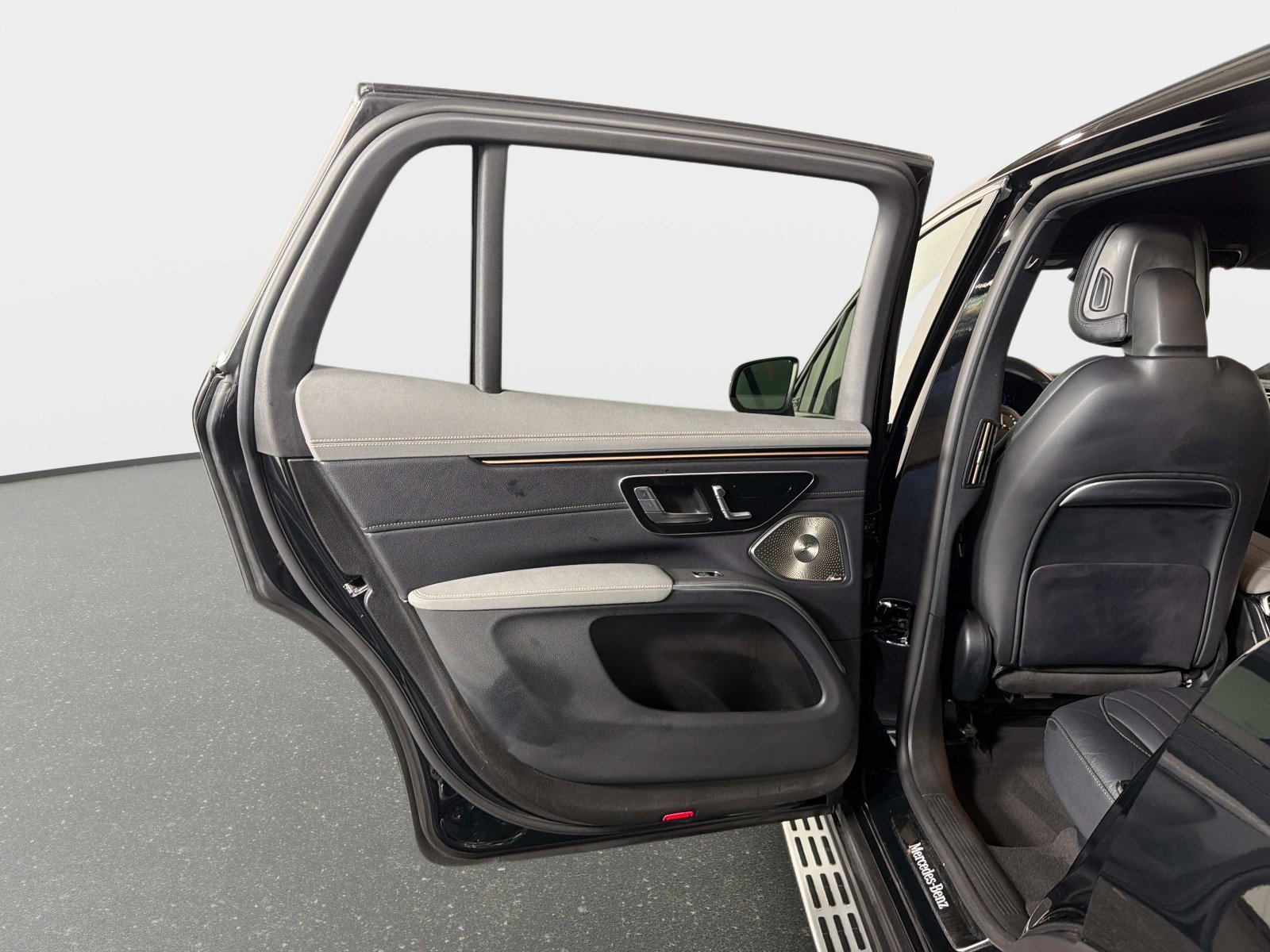 Used 2024 Mercedes-Benz EQS 450+ 4MATIC SUV w/ Exclusive Trim Package image 31