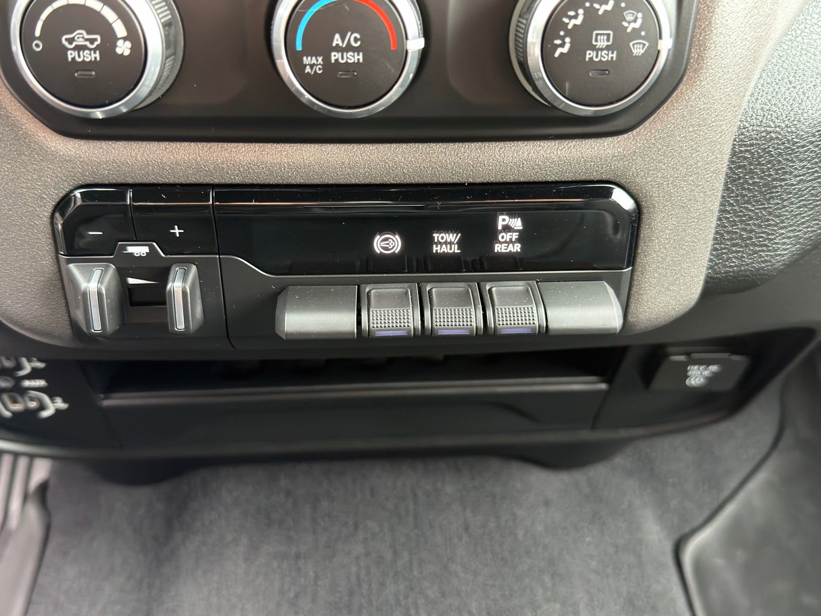 Used 2022 RAM 3500 Tradesman AWD/4WD image 23