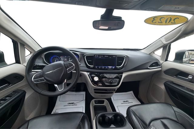 Used 2023 Chrysler Pacifica Touring-L image 22