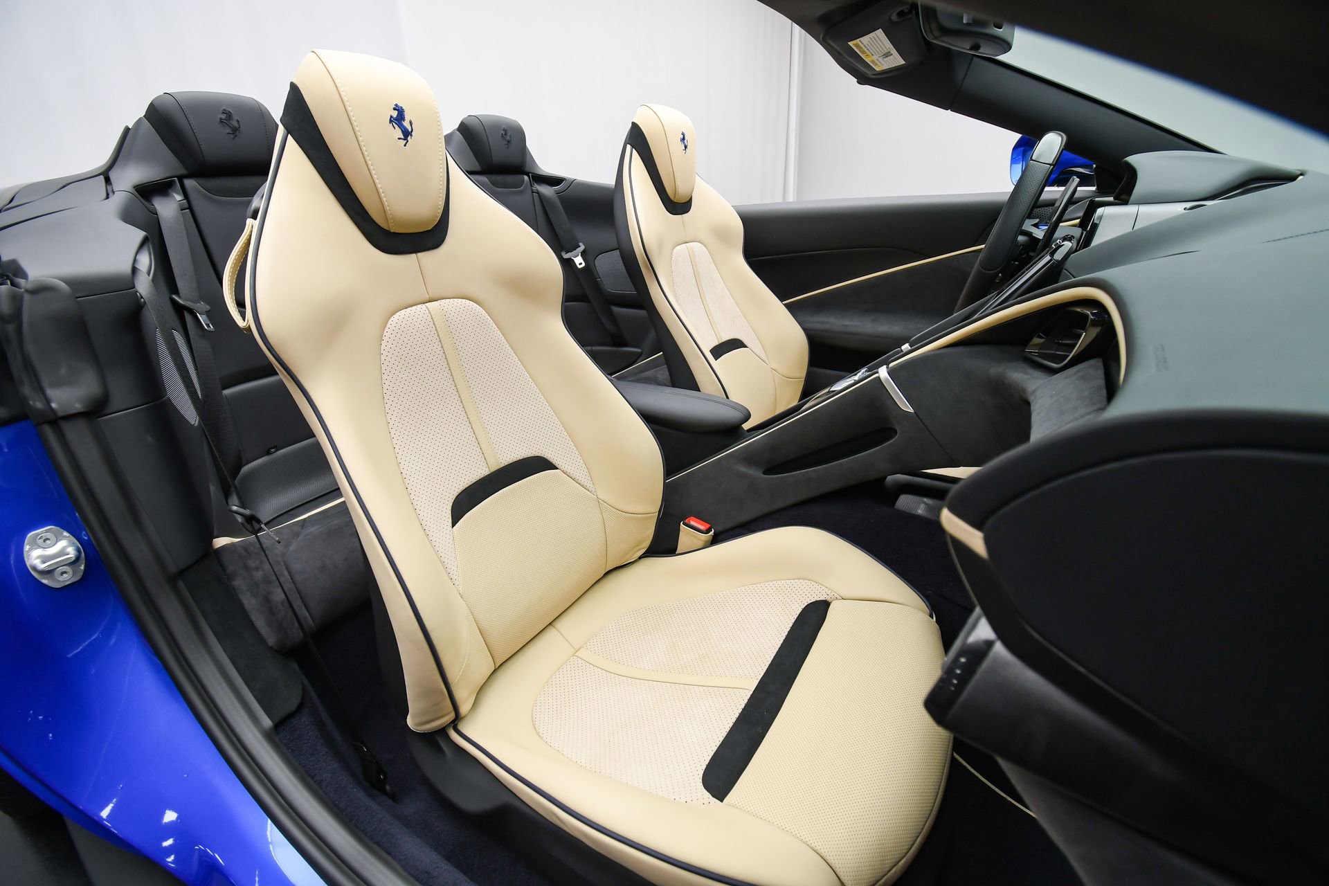 Used 2025 Ferrari Roma Spider image 17