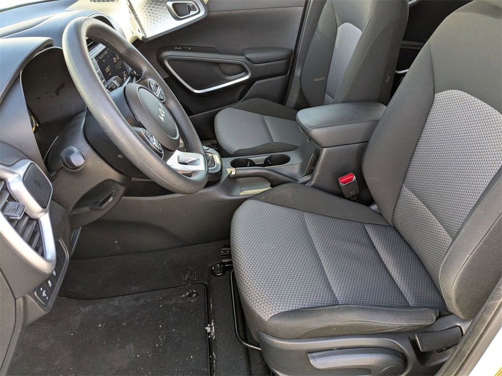Used 2024 Kia Soul LX w/ Option Group 015 image 16