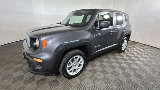 Used 2023 Jeep Renegade Latitude AWD/4WD image 6