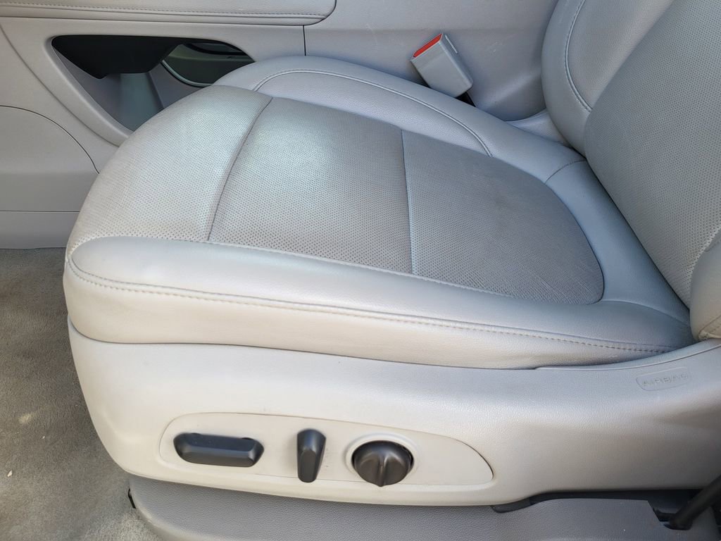 Used 2023 GMC Acadia SLT image 16