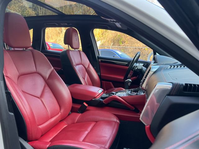 Used 2018 Porsche Cayenne Platinum Edition image 38