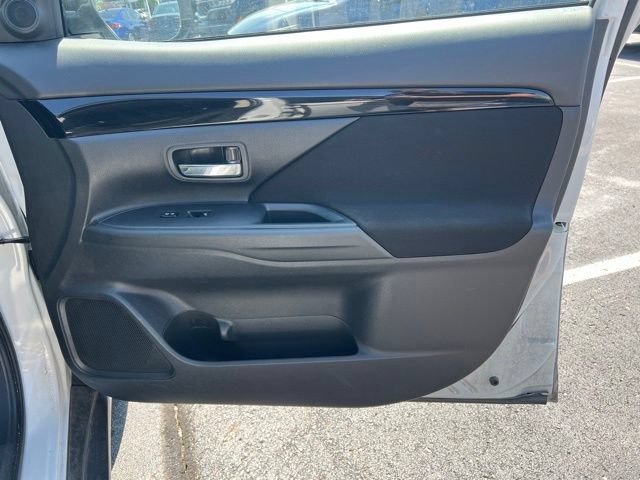 Used 2020 Mitsubishi Outlander ES FWD image 30