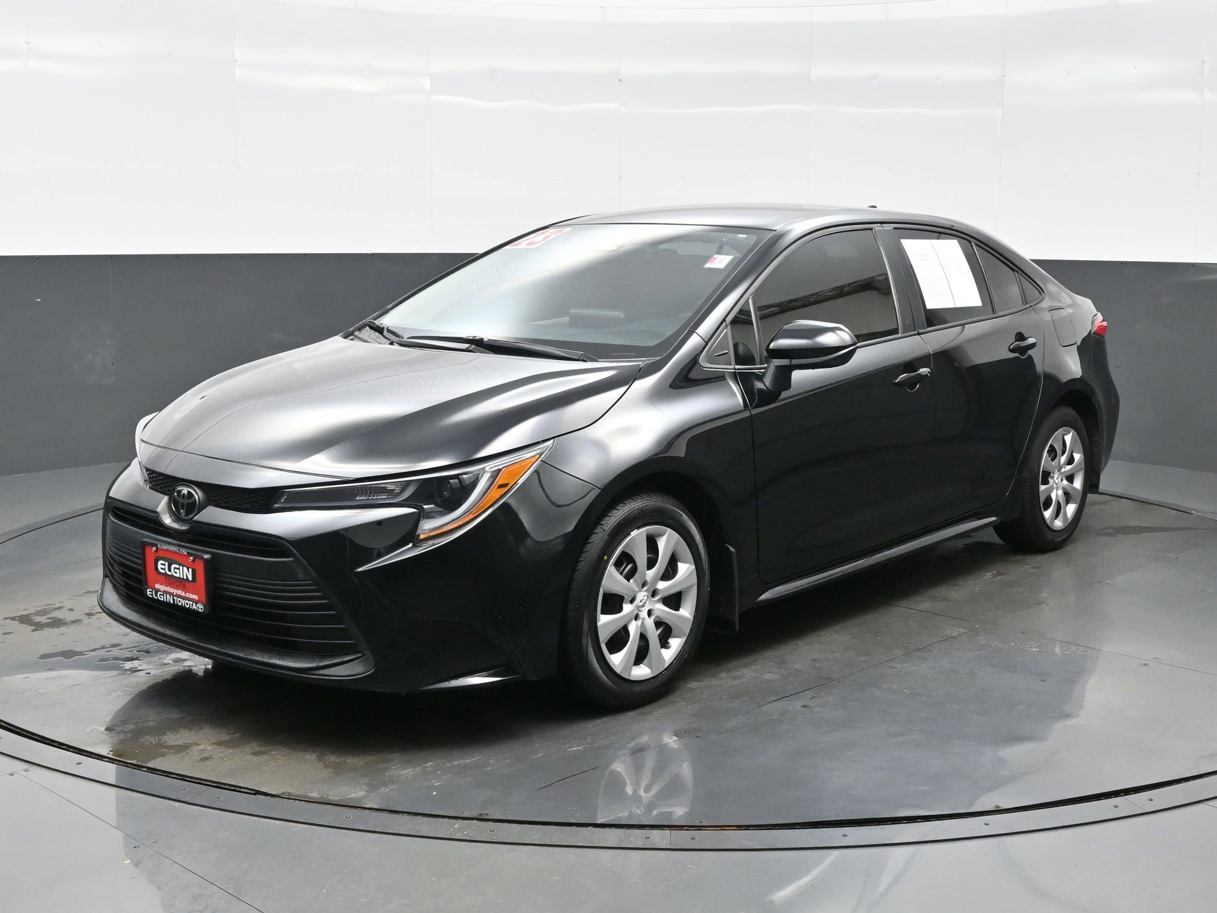 Used 2025 Toyota Corolla LE FWD image 2