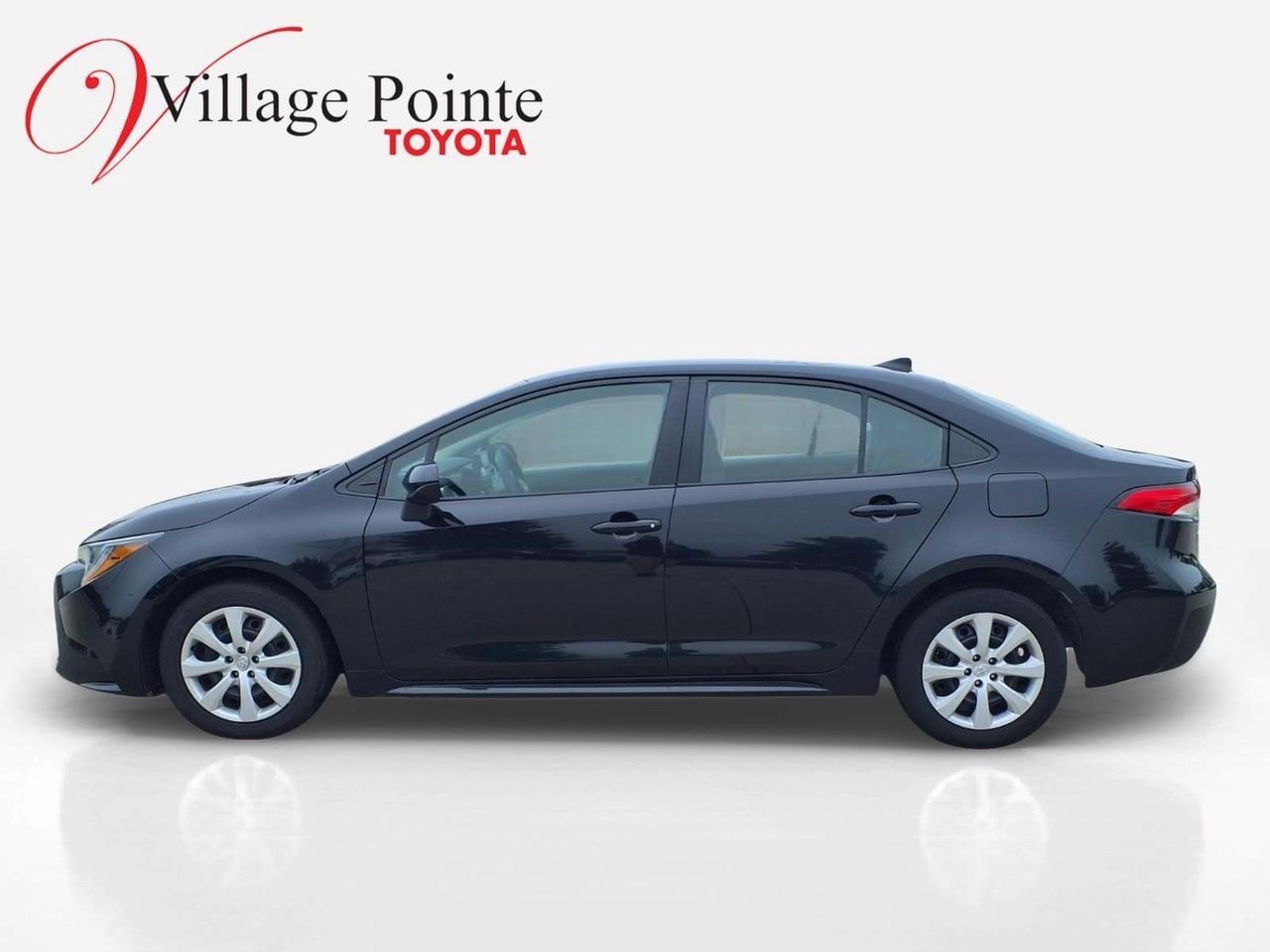 Used 2024 Toyota Corolla LE FWD image 2