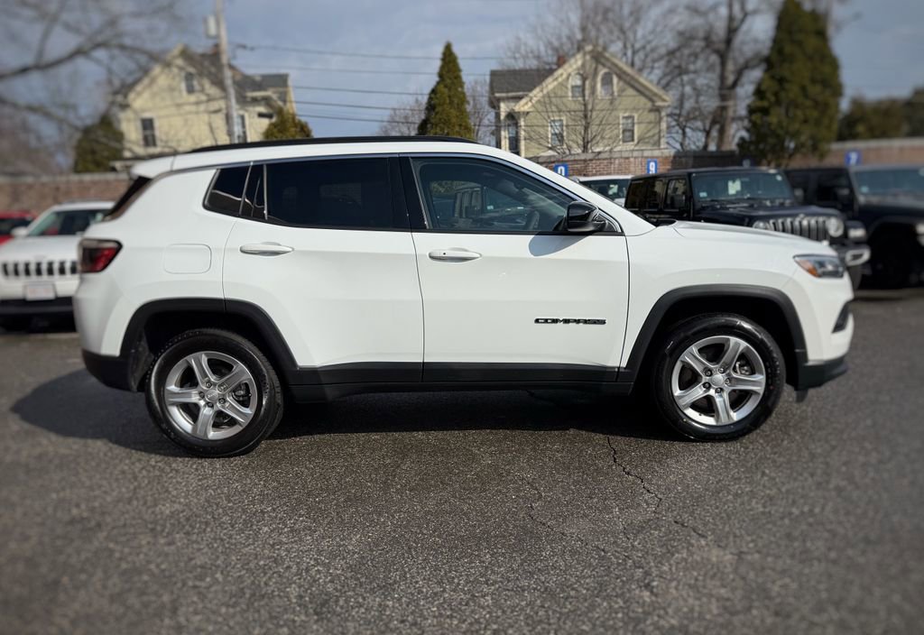 Used 2024 Jeep Compass Latitude AWD/4WD image 4