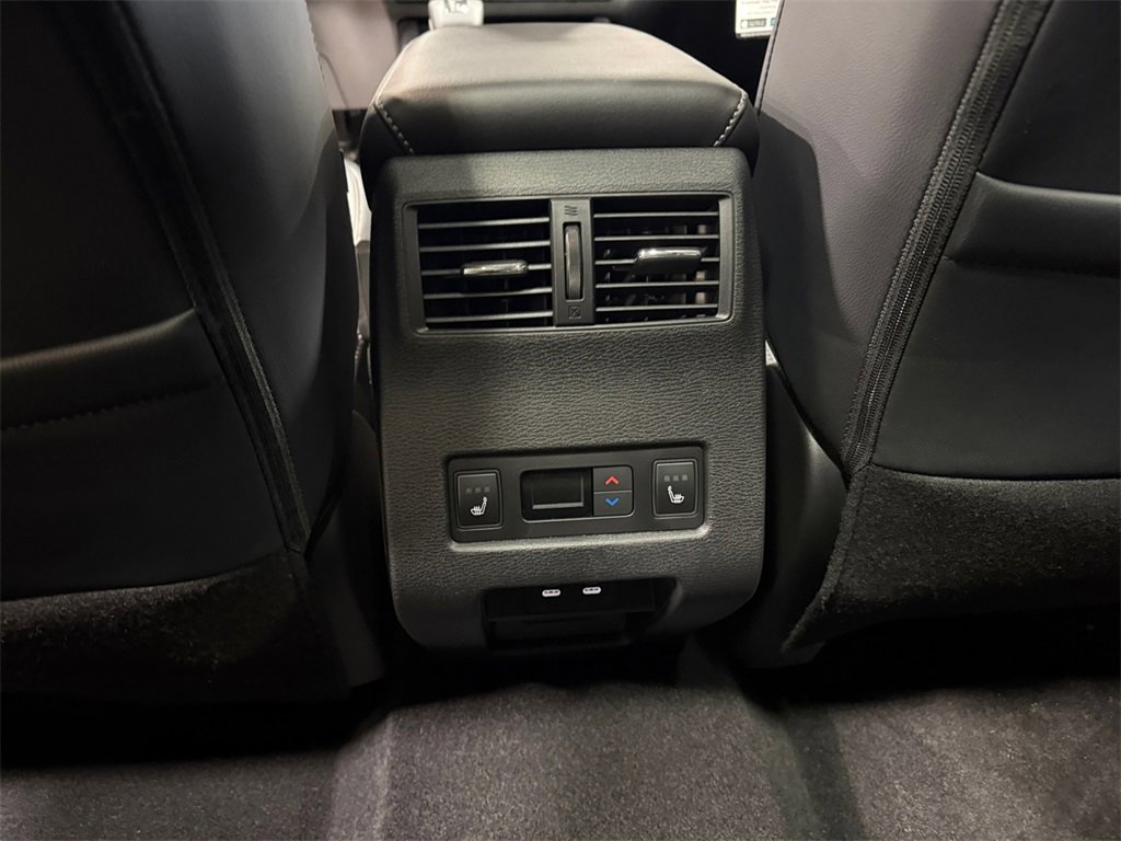 New 2025 Mitsubishi Outlander SEL image 30