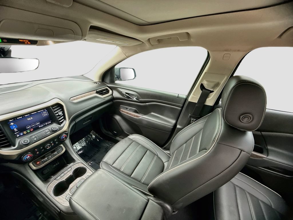 Used 2023 GMC Acadia Denali w/ Denali Ultimate Package FWD image 25