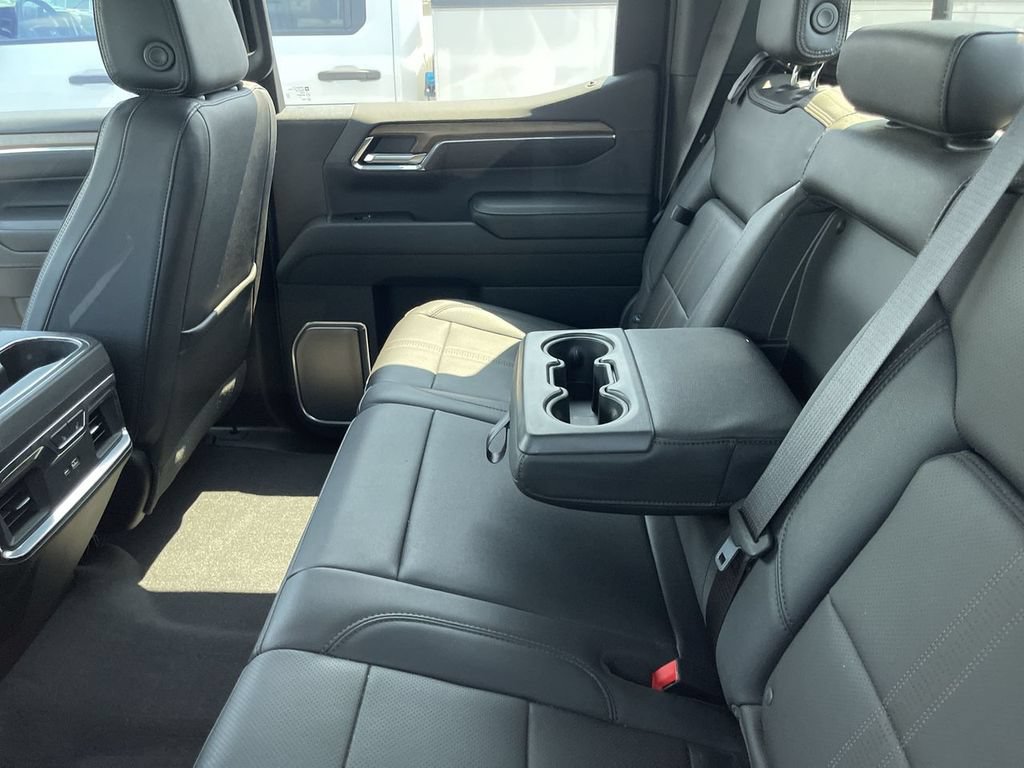 Used 2024 Chevrolet Silverado 1500 High Country AWD/4WD image 3
