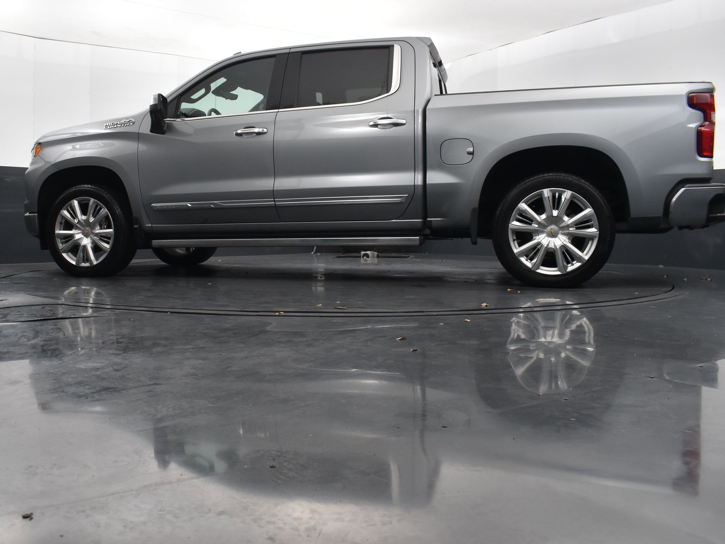 Used 2024 Chevrolet Silverado 1500 High Country AWD/4WD image 36