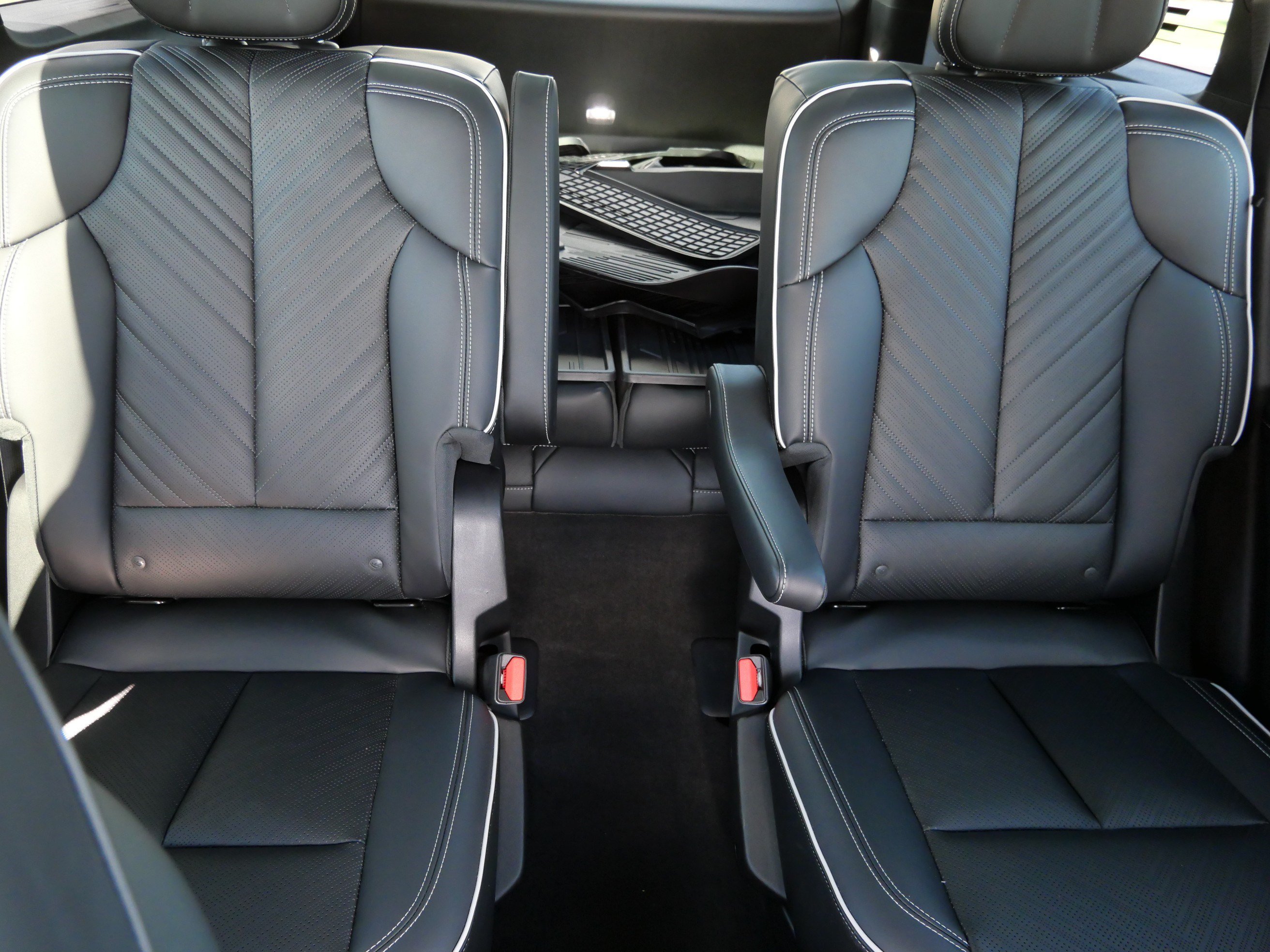 Certified 2026 Cadillac Vistiq Sport w/ LPO, Floor Liner Package AWD/4WD image 12