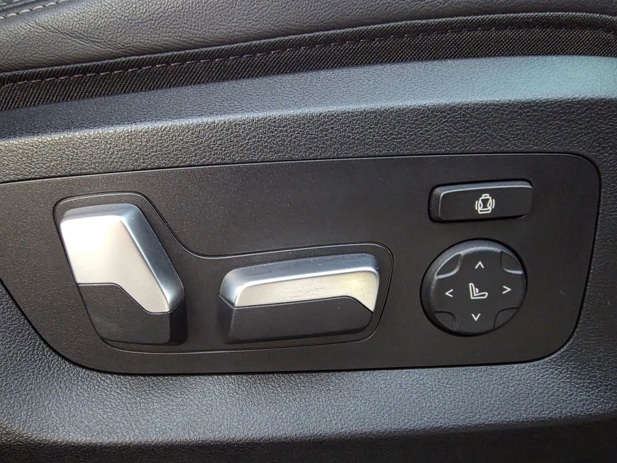 Used 2024 BMW X5 sDrive40i w/ M Sport Package image 24