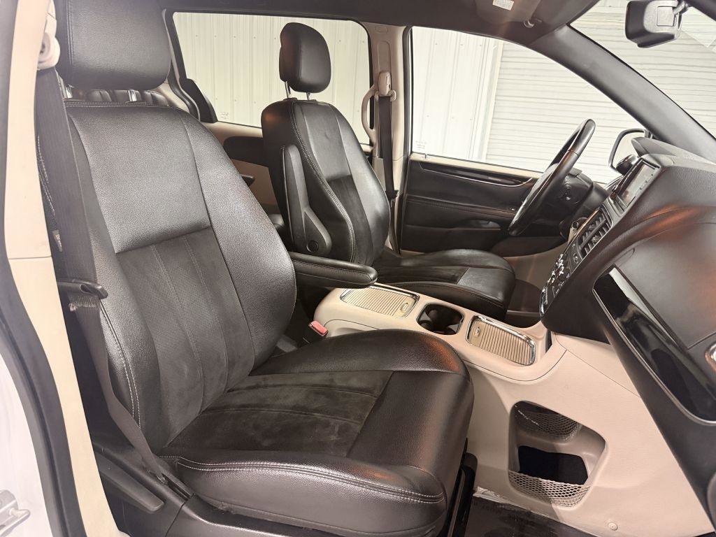 Used 2017 Dodge Grand Caravan SXT image 39
