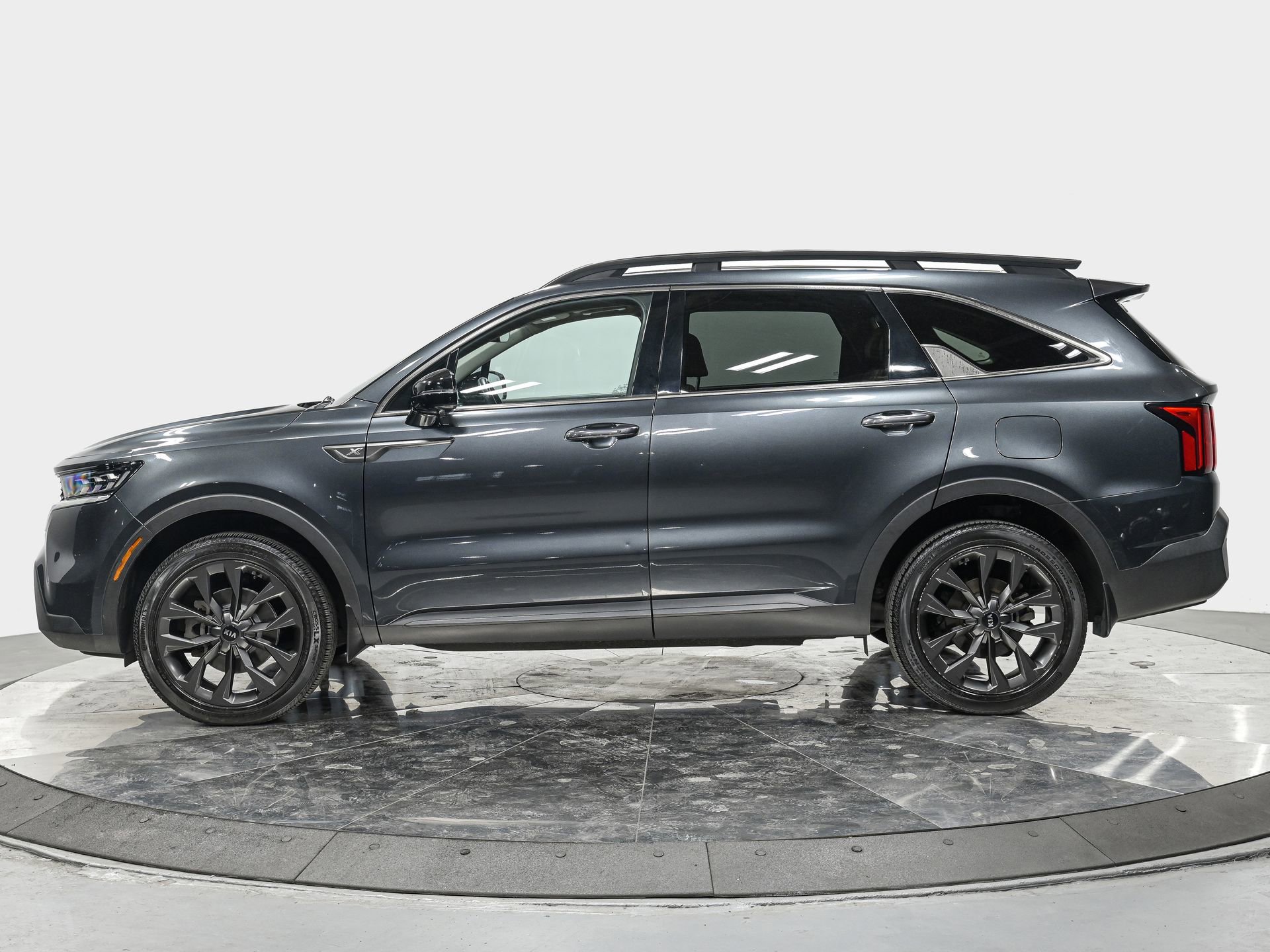 Used 2021 Kia Sorento SX Prestige image 2