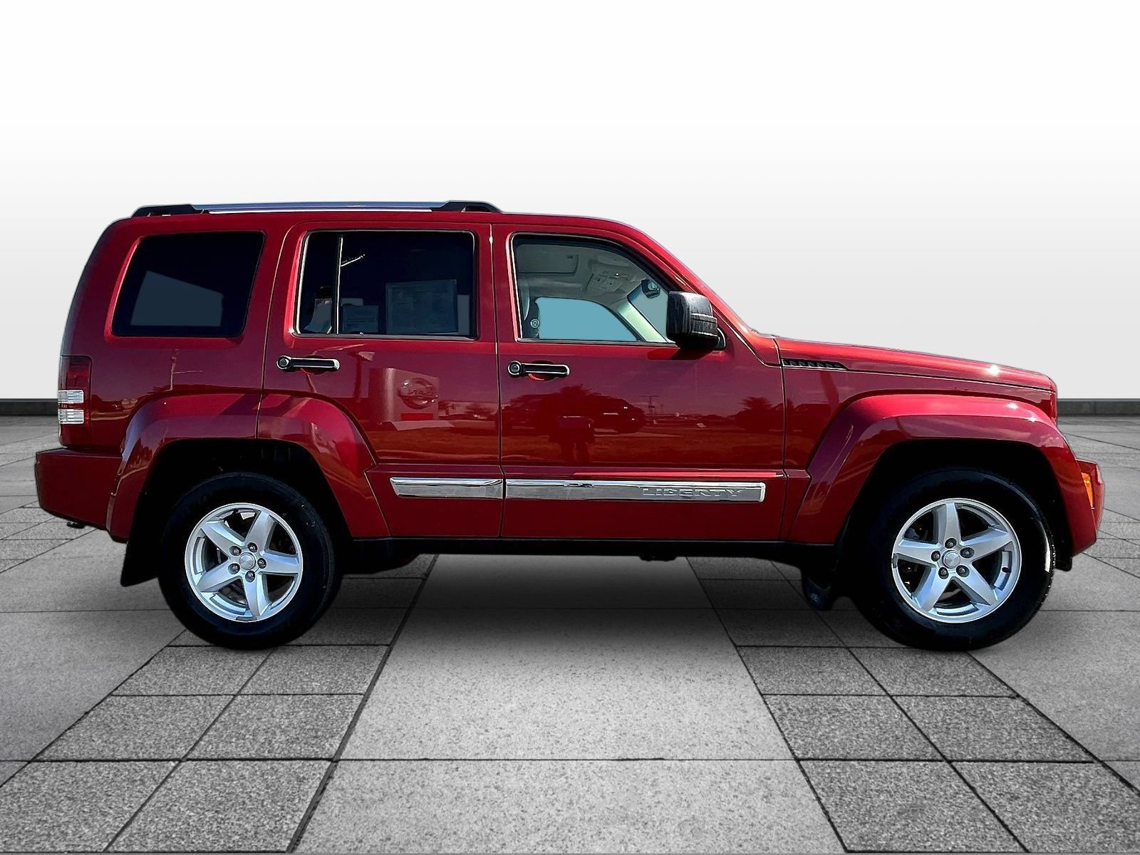 Used 2010 Jeep Liberty Limited w/ Comfort/Convenience Group AWD/4WD image 4