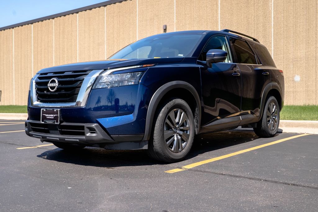 Used 2024 Nissan Pathfinder SV FWD image 4