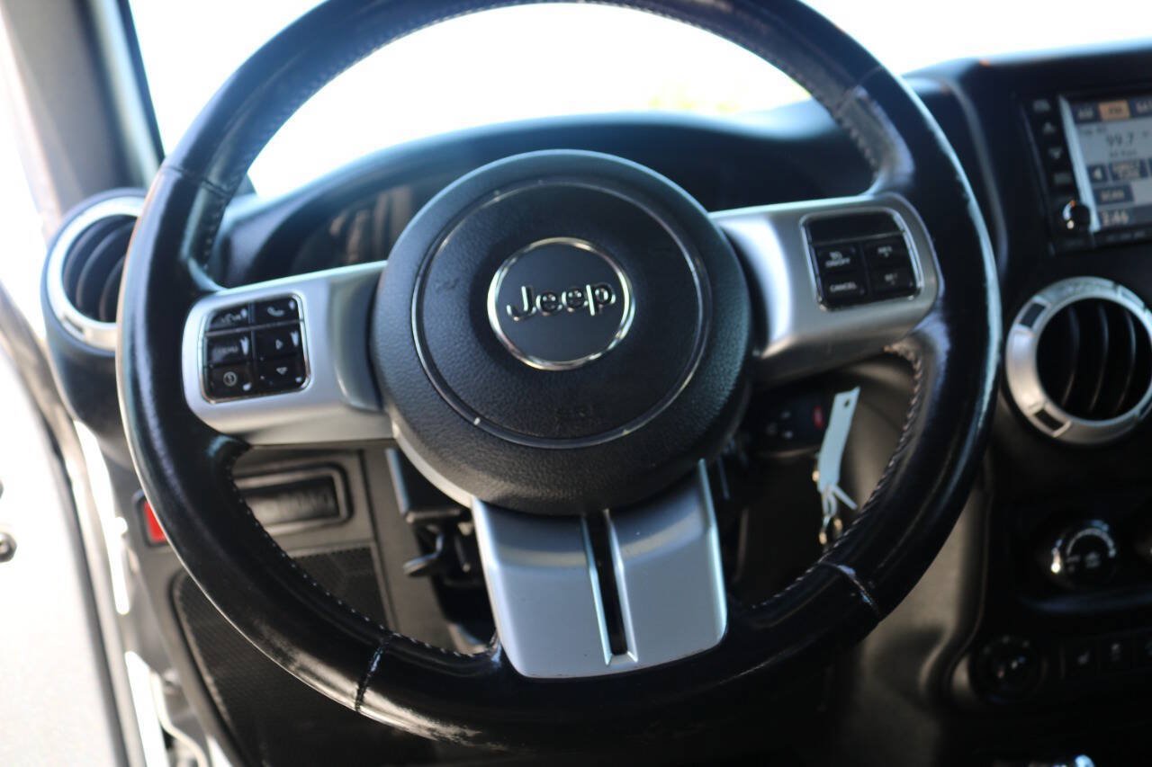 Used 2014 Jeep Wrangler Unlimited Rubicon AWD/4WD image 80