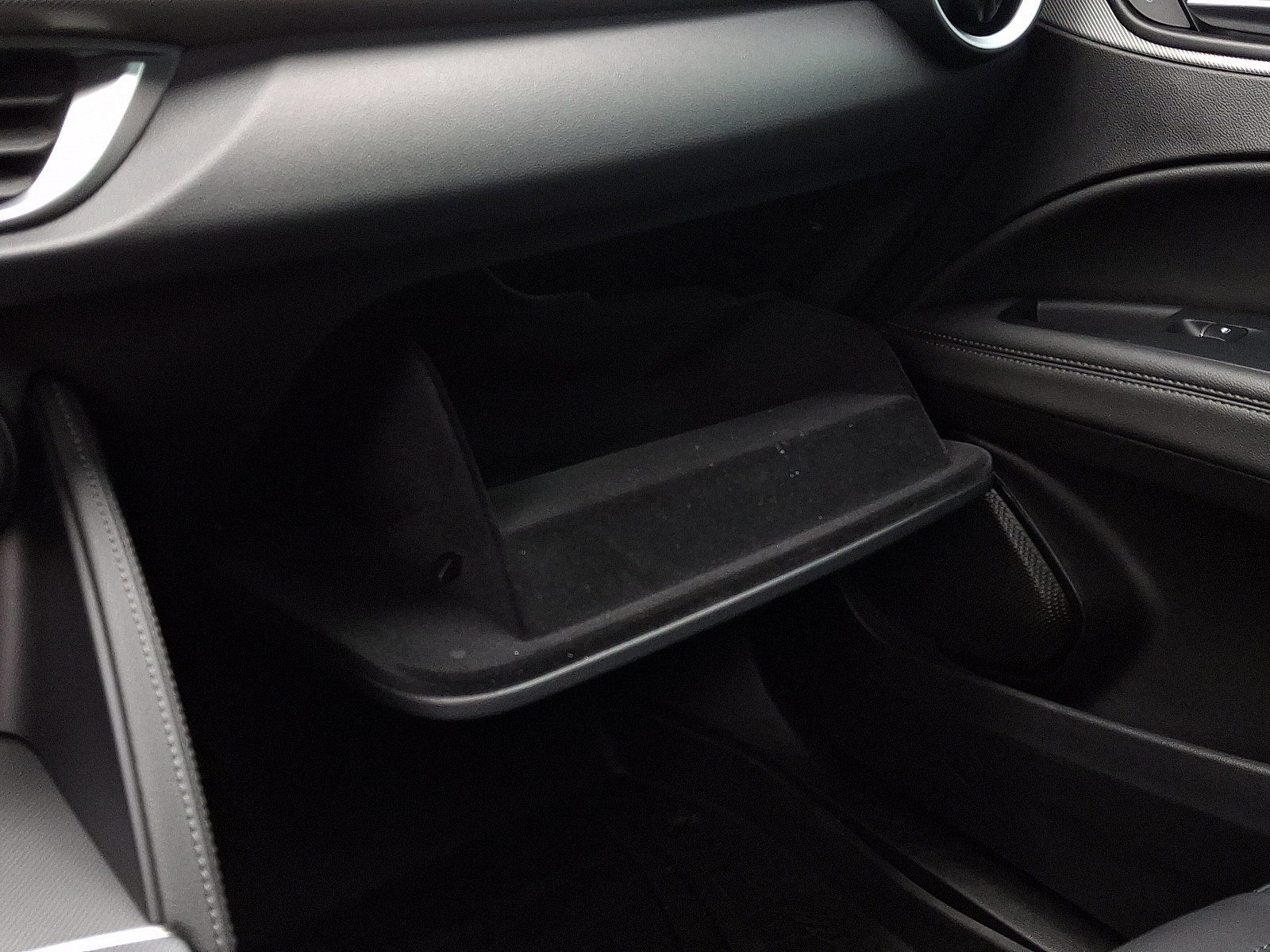 Used 2024 Alfa Romeo Stelvio Ti image 25