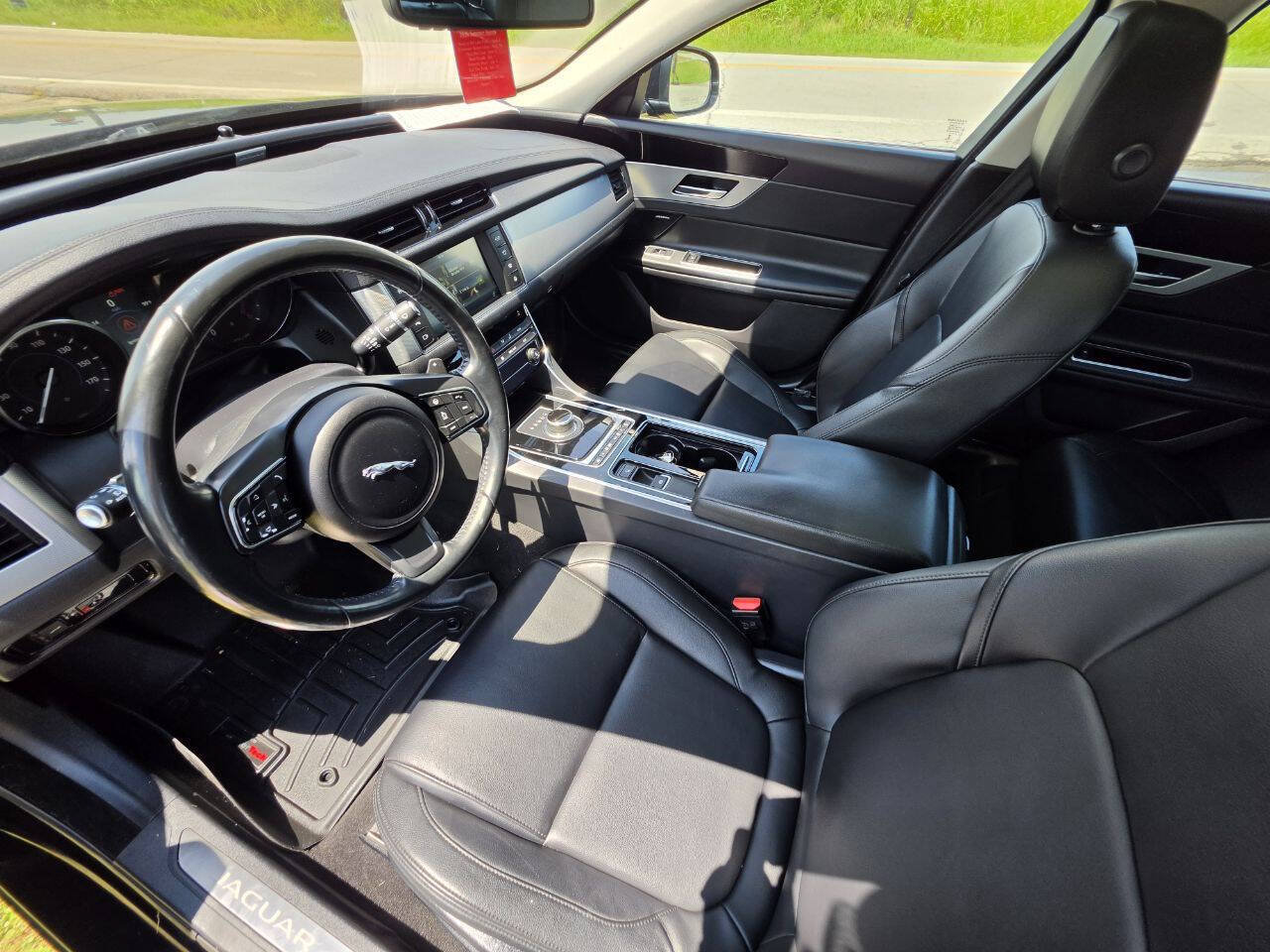 Used 2017 Jaguar XF Premium AWD/4WD image 4