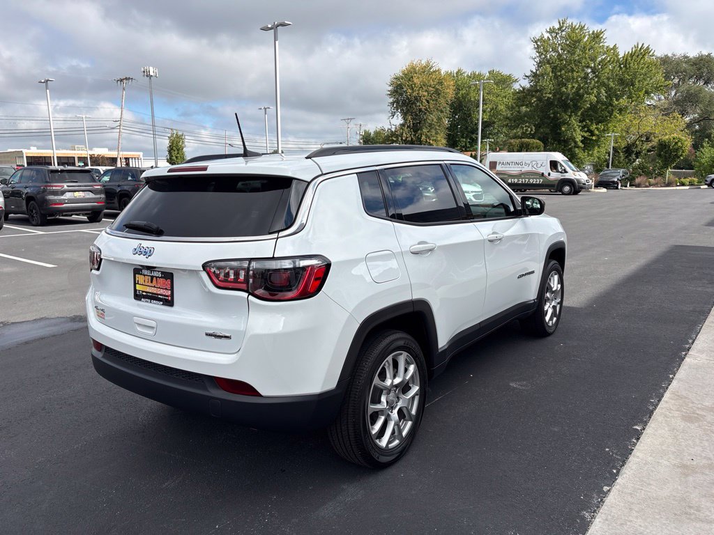 Used 2023 Jeep Compass Latitude w/ Sun and Sound Group AWD/4WD image 5