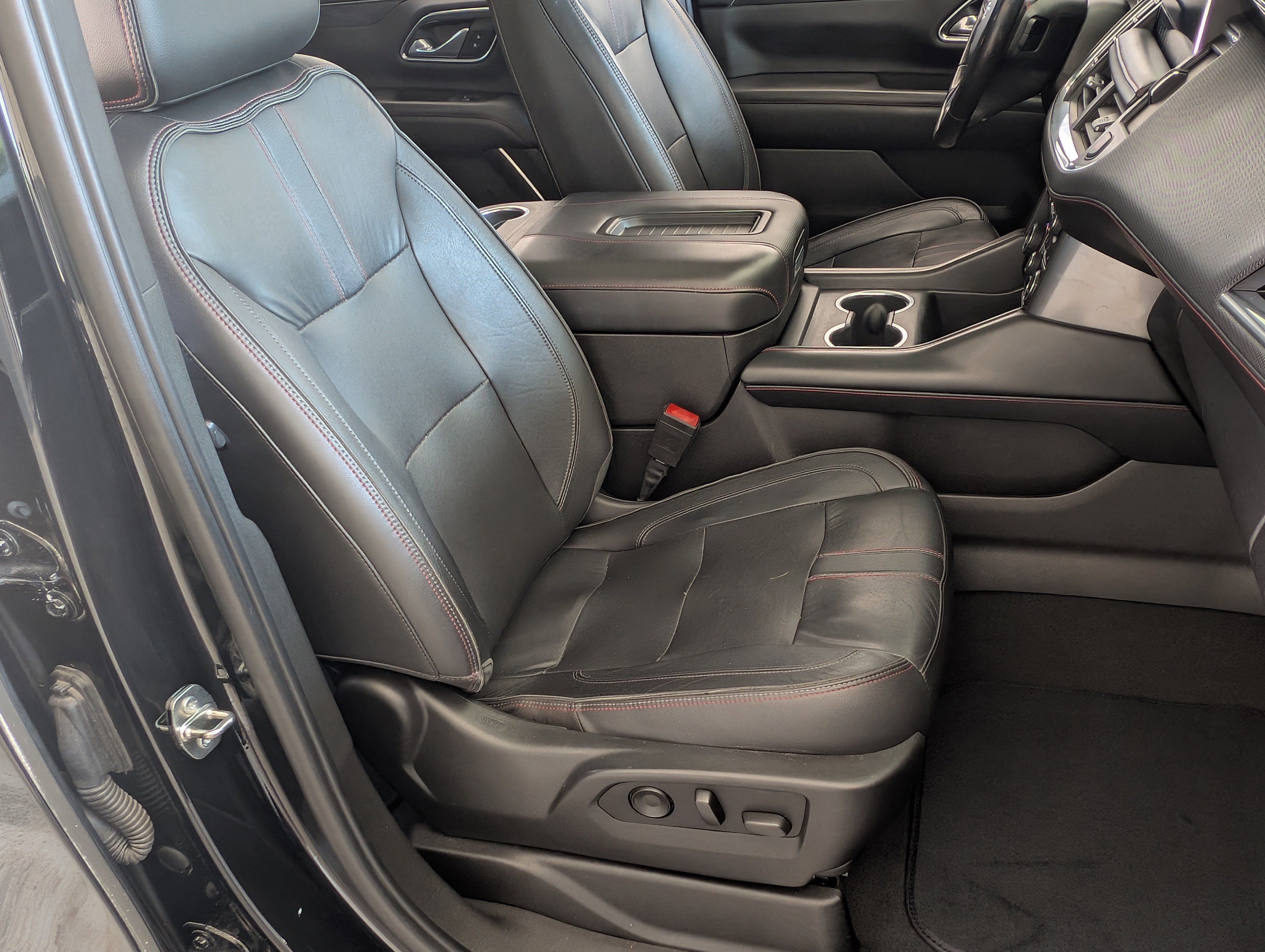 Used 2021 Chevrolet Suburban RST w/ Luxury Package RWD image 22