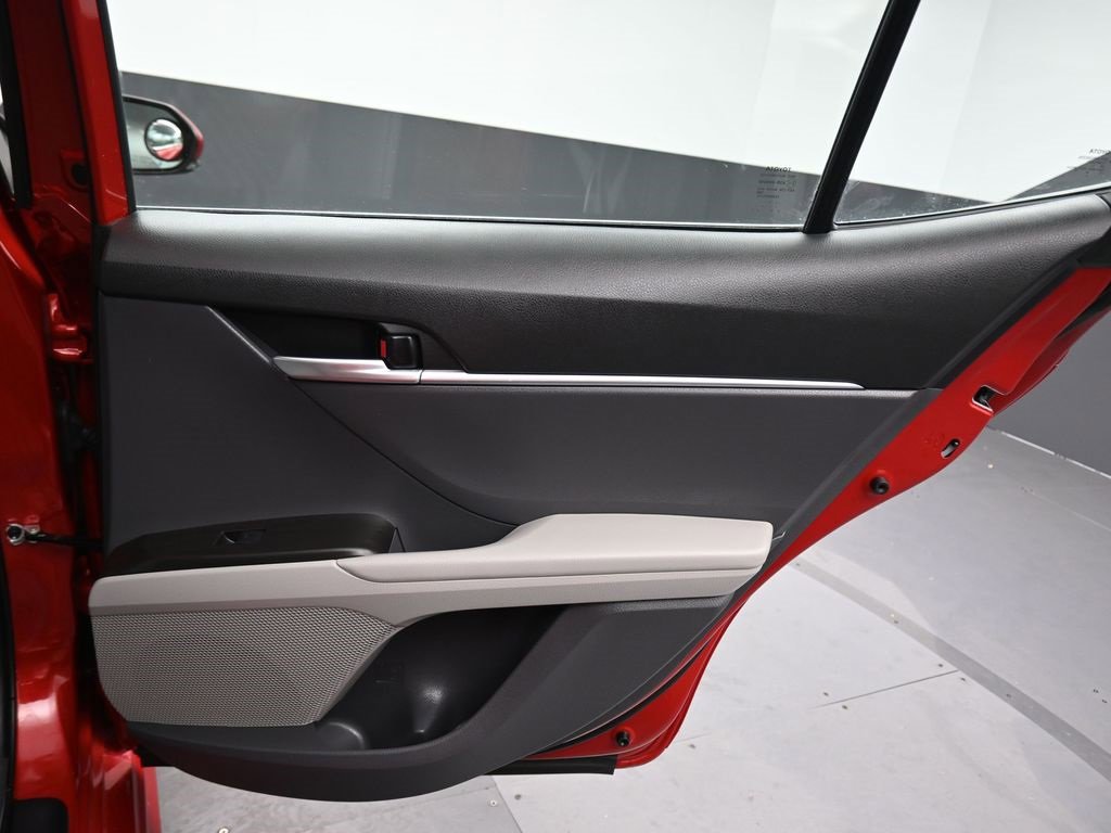 Used 2023 Toyota Camry SE image 33