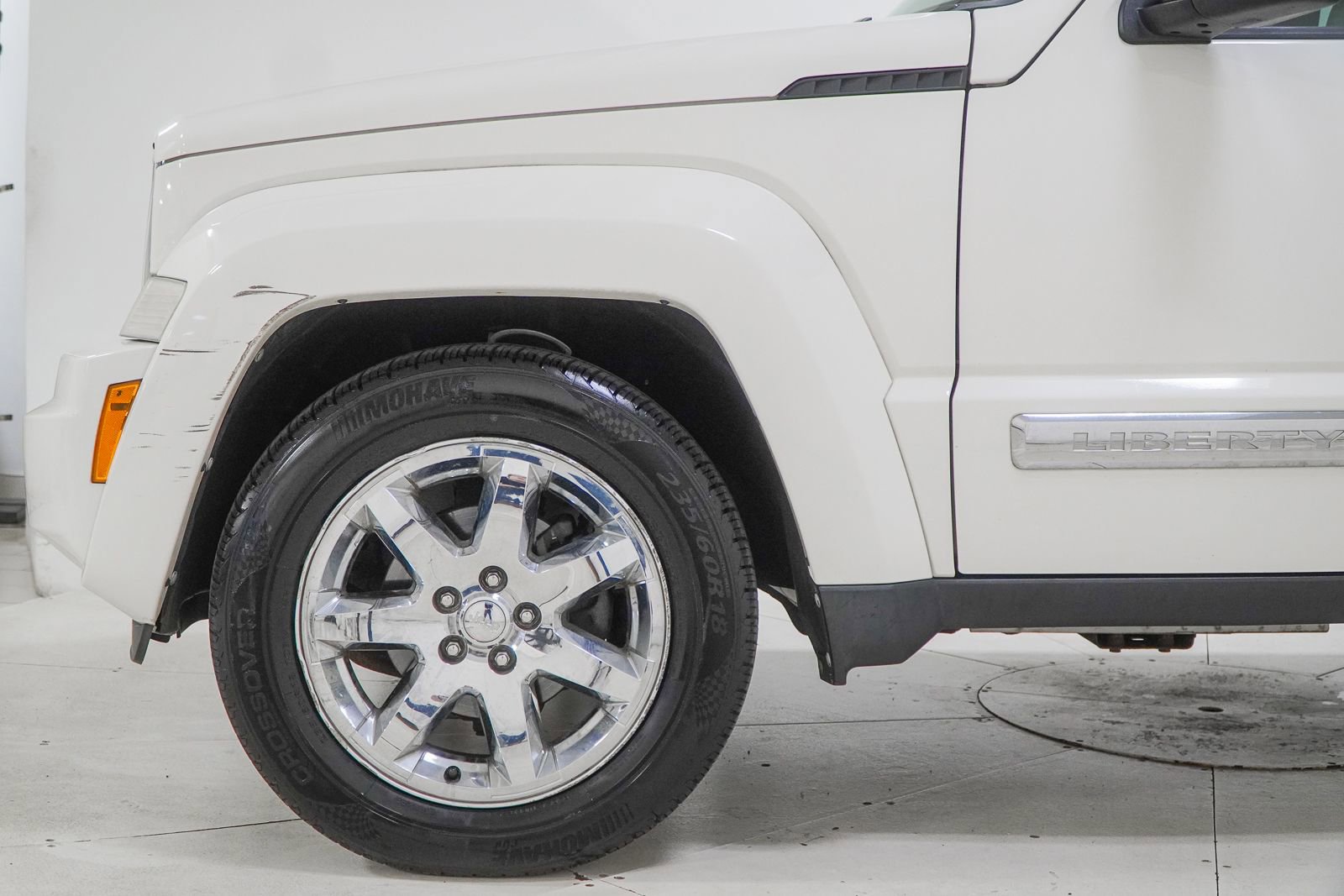 Used 2010 Jeep Liberty Limited w/ Tire & Wheel Group AWD/4WD image 16