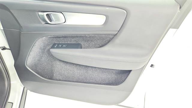 Used 2024 Volvo XC40 B5 Core image 27