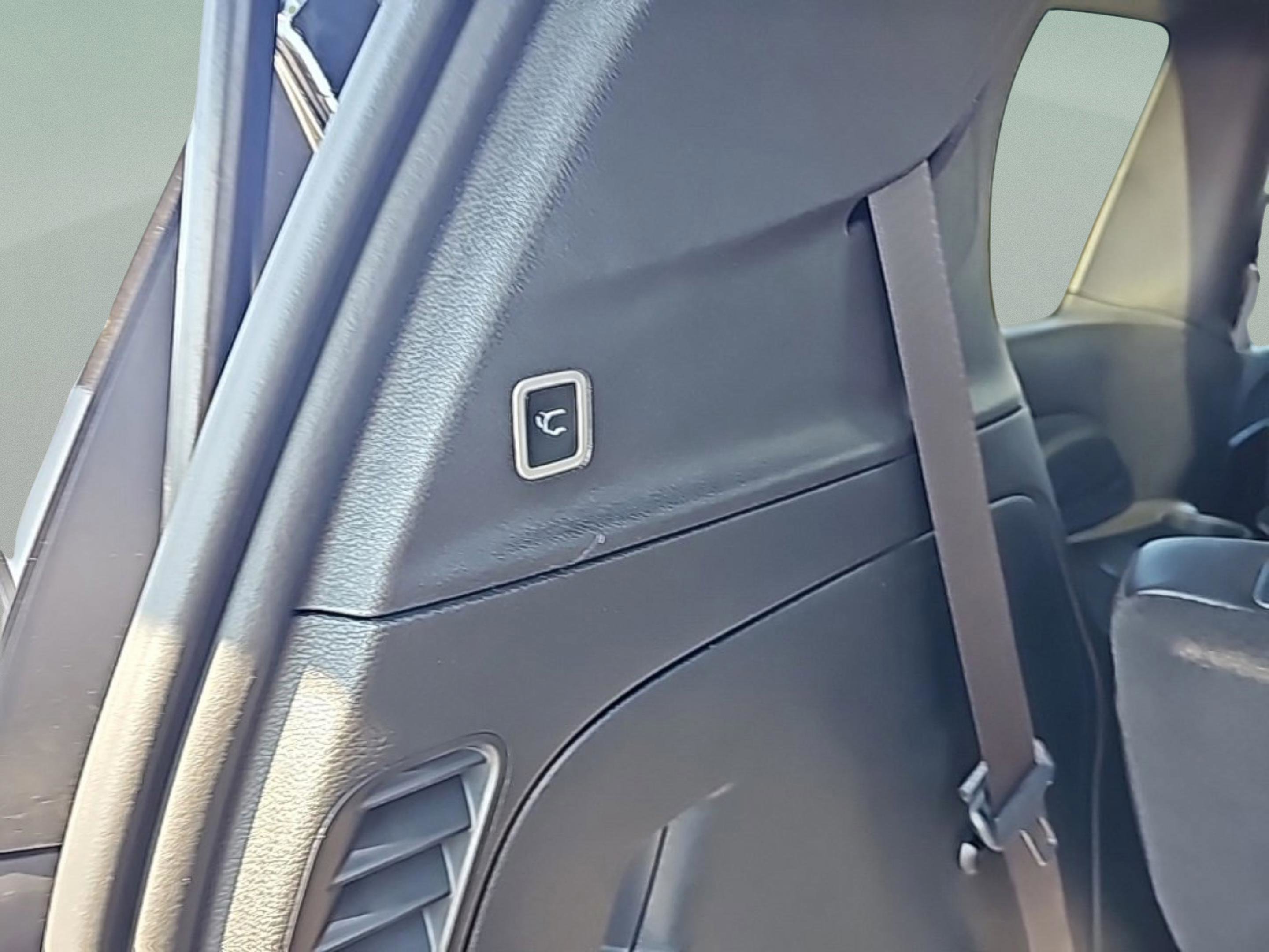 Used 2026 Chrysler Pacifica Select image 17