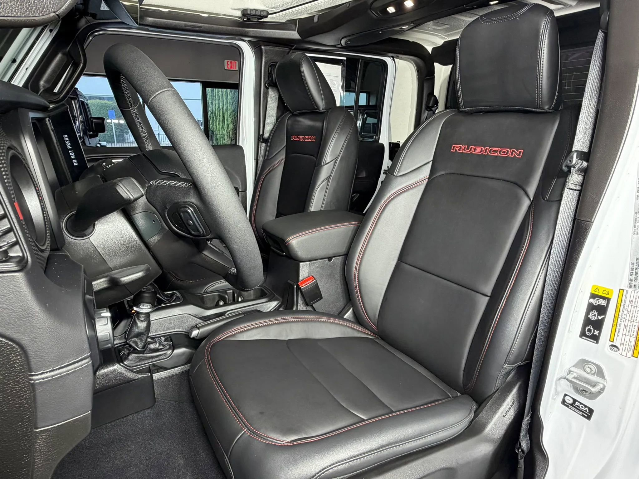 Used 2025 Jeep Gladiator Rubicon w/ Safety Group AWD/4WD image 18