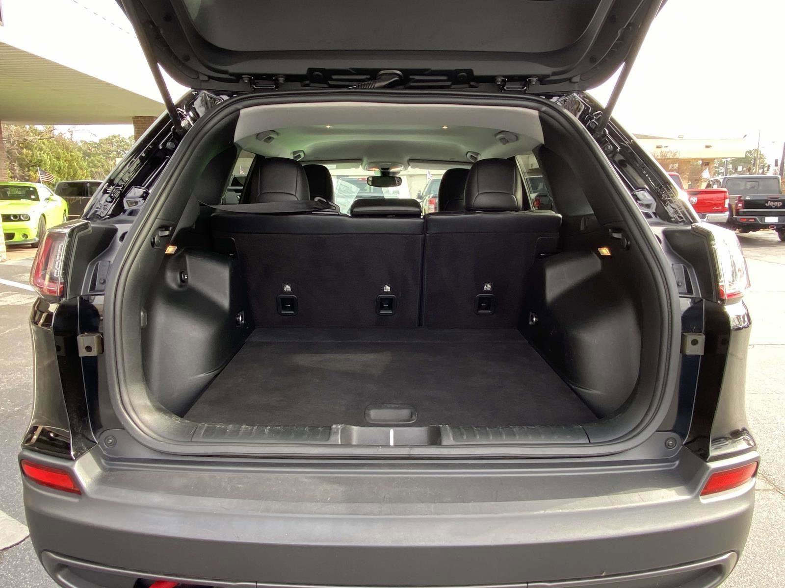 Certified 2022 Jeep Cherokee Trailhawk w/ Trailer Tow Group image 10