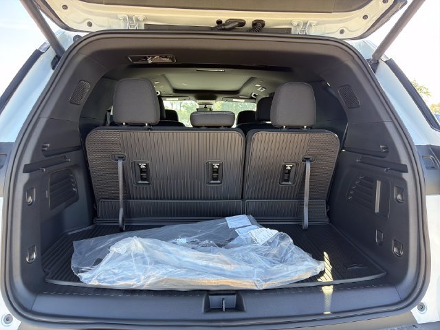 New 2027 Chevrolet Traverse LT w/ Sun and Wheel Package FWD image 10