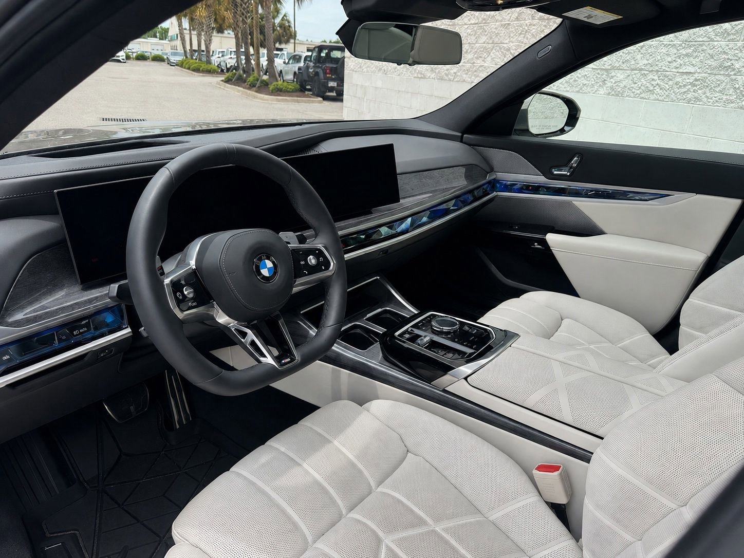 Certified 2025 BMW 760i xDrive w/ Executive Package AWD/4WD image 2