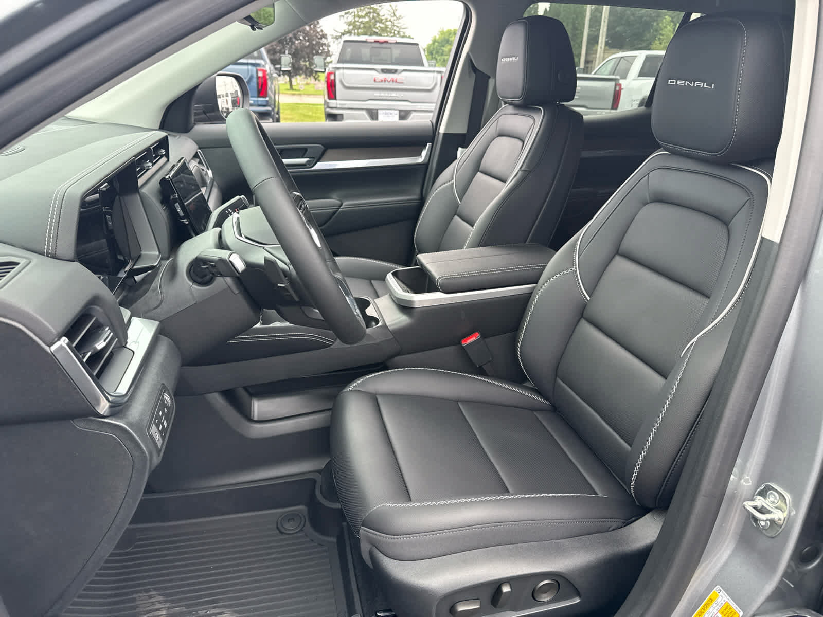 New 2027 GMC Terrain Denali w/ LPO, Floor Liner Package AWD/4WD image 11