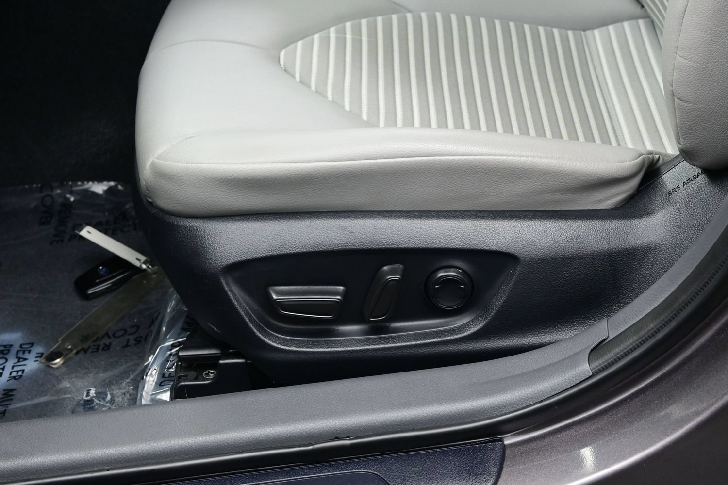 Used 2023 Toyota Camry SE FWD image 11